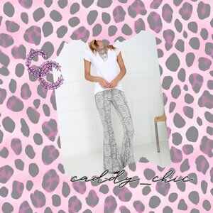 NWT O'Neill Maisey Grey Print Flare Pants - Size Large - '70s-Inspired T…